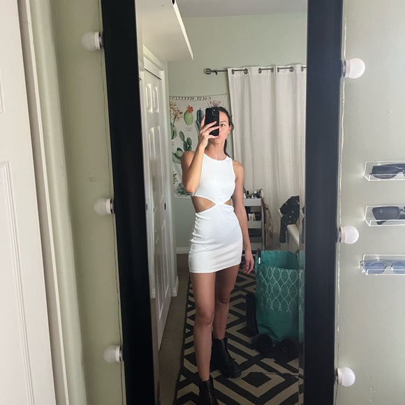 Princess Polly Cutout dress in white - Picture 3 of 4